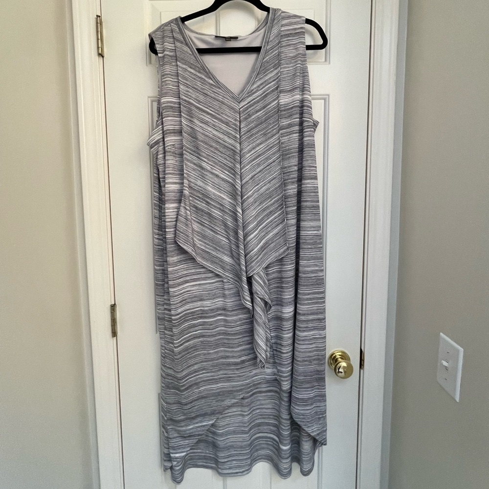 High low hem Dress with ruffle front